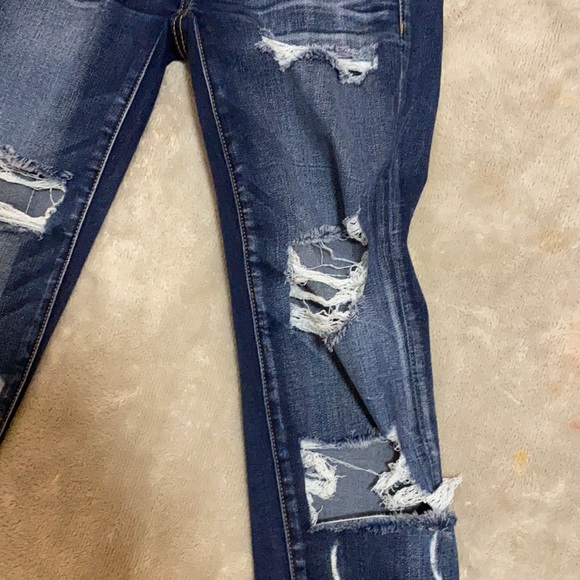 Distressed American eagle skinny jeans - Picture 2 of 8